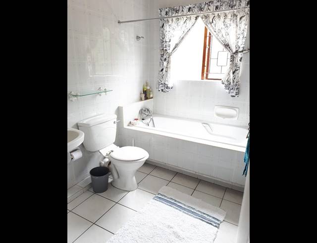 2 BEDROOM APARTMENT RENTED IN KLOOF